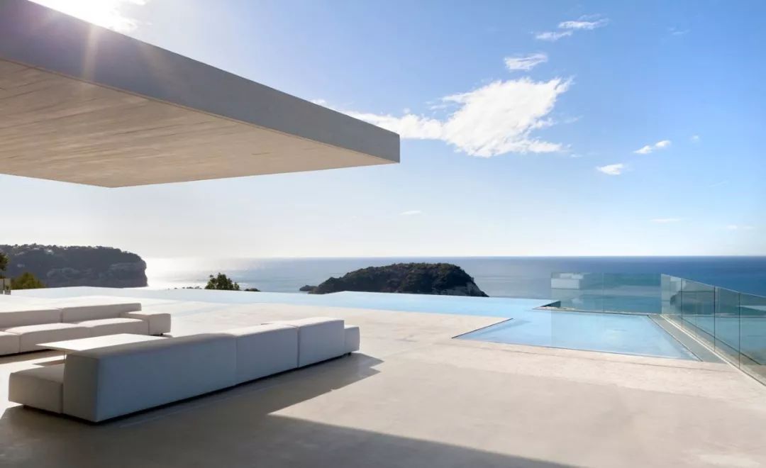 9846185b023b800b9fb4-14